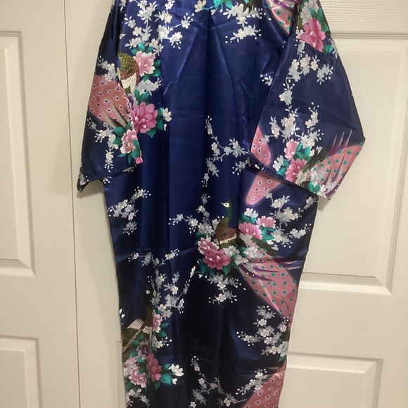 Japanese Robe/Kimono - Picture 2 of 5